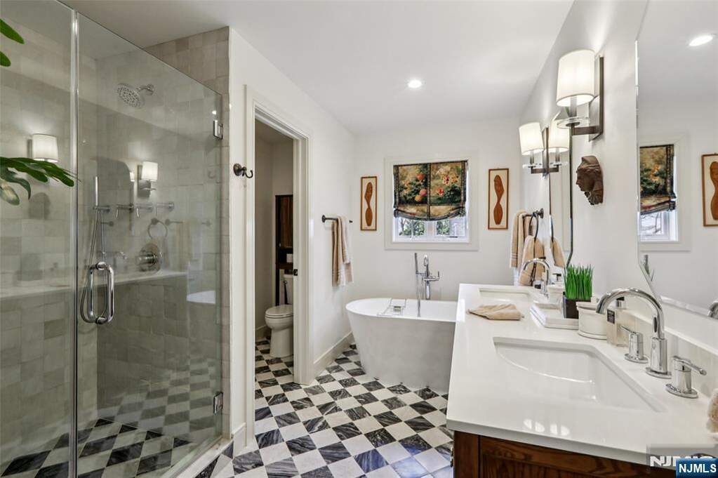5 Bedroom Single Family Home/House's Image 21