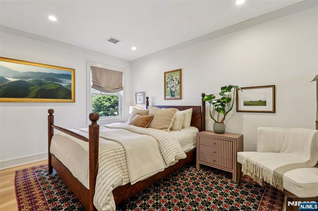 5 Bedroom Single Family Home/House's Image 22