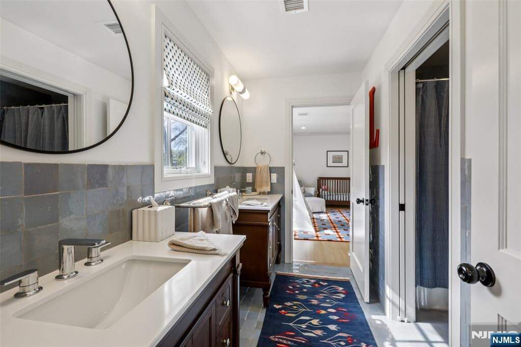 5 Bedroom Single Family Home/House's Image 26