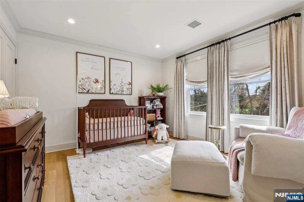 5 Bedroom Single Family Home/House's Image 27