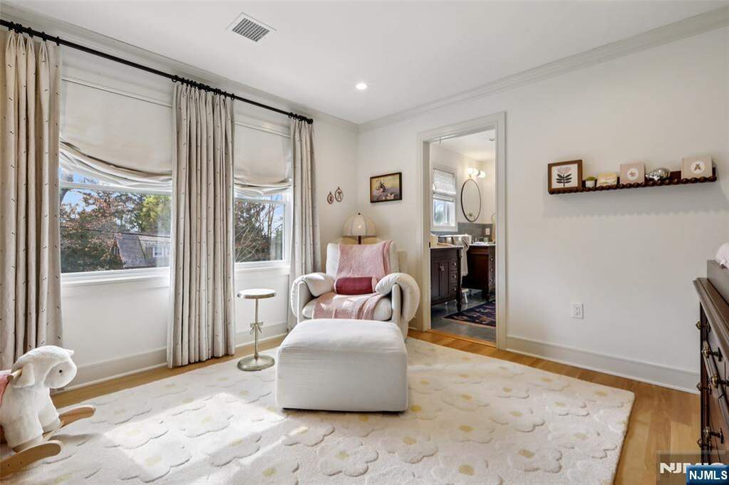 5 Bedroom Single Family Home/House's Image 28