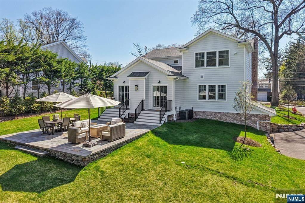 5 Bedroom Single Family Home/House's Image 33