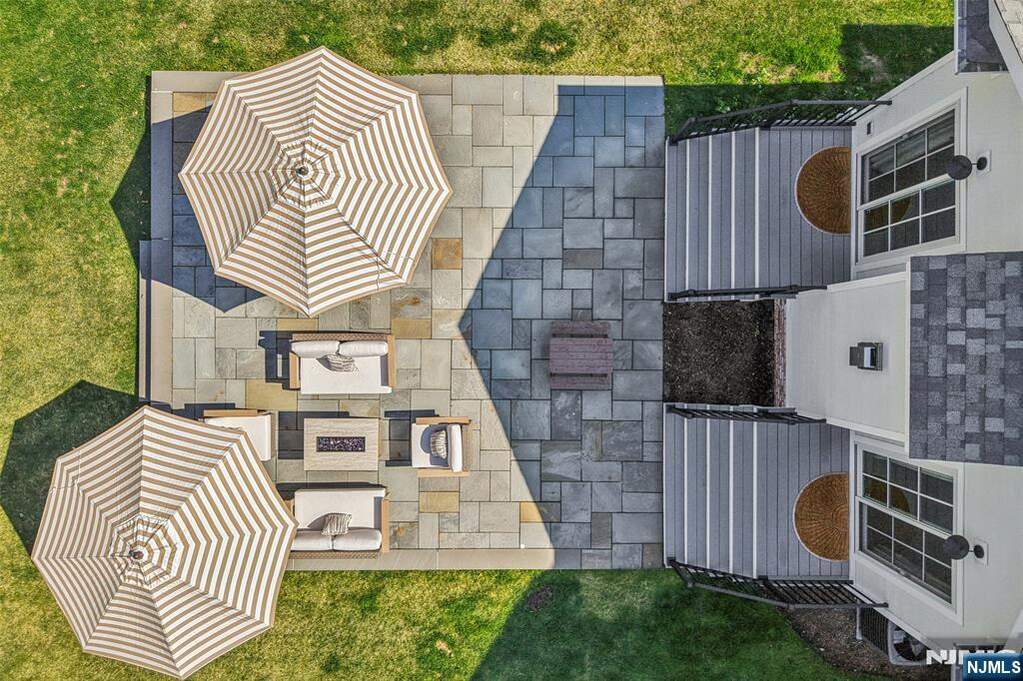 5 Bedroom Single Family Home/House's Image 34