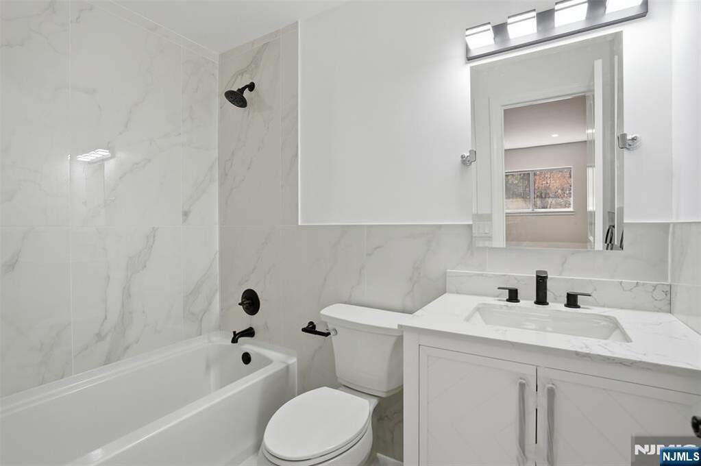 3 Bedroom Villa/Townhouse's Image 9