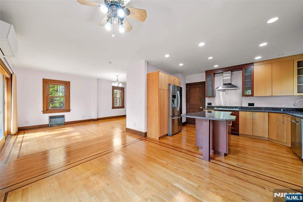 3 Bedroom Single Family Home/House's Image 8