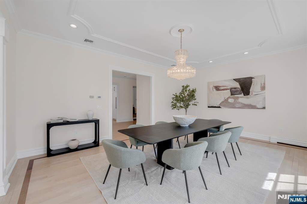5 Bedroom Single Family Home/House's Image 10