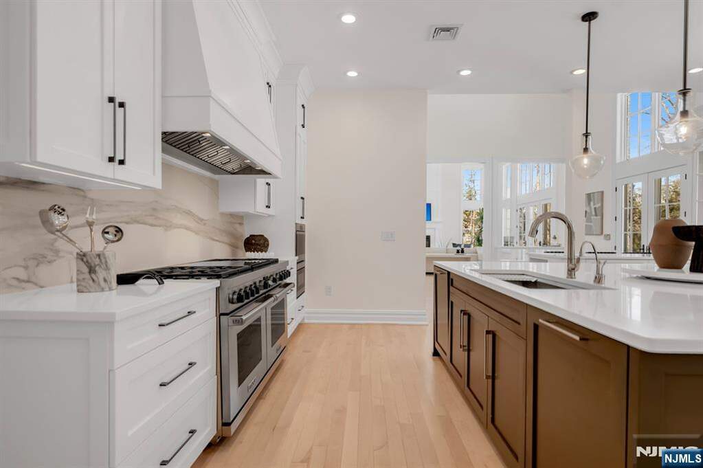 5 Bedroom Single Family Home/House's Image 15