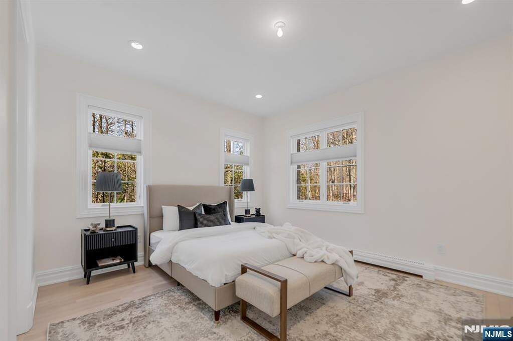 5 Bedroom Single Family Home/House's Image 20