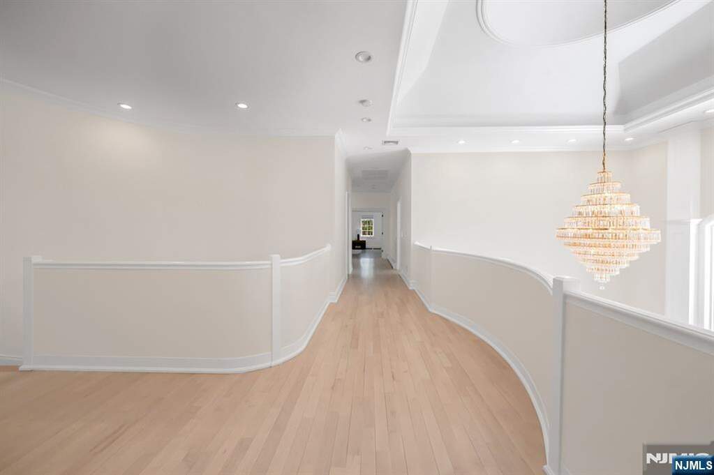 5 Bedroom Single Family Home/House's Image 23