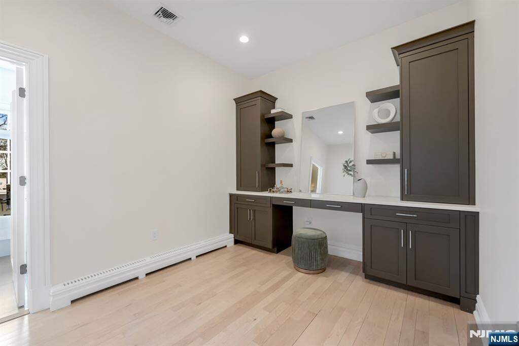 5 Bedroom Single Family Home/House's Image 30