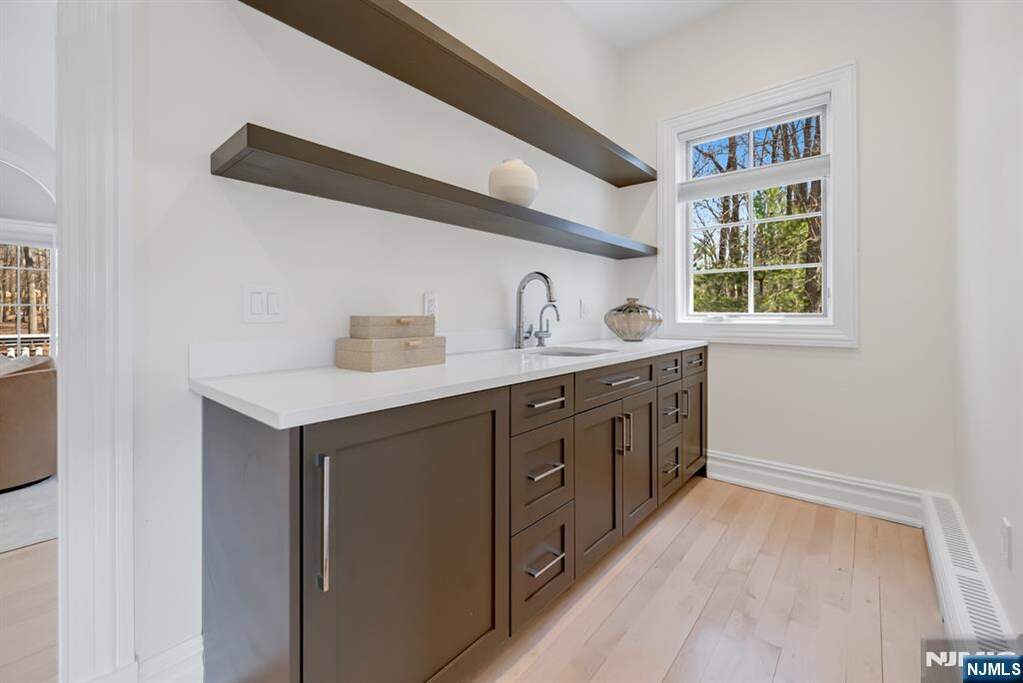 5 Bedroom Single Family Home/House's Image 31