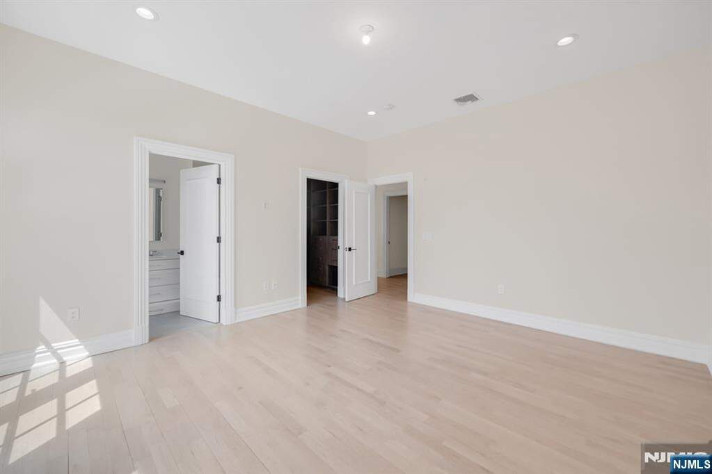 5 Bedroom Single Family Home/House's Image 40