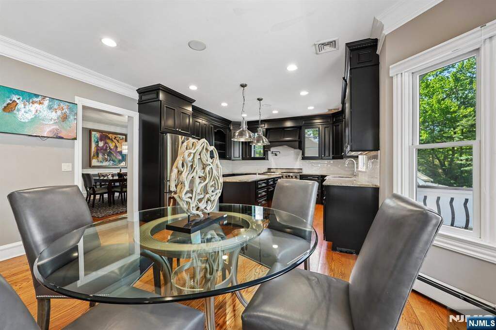 5 Bedroom Single Family Home/House's Image 11