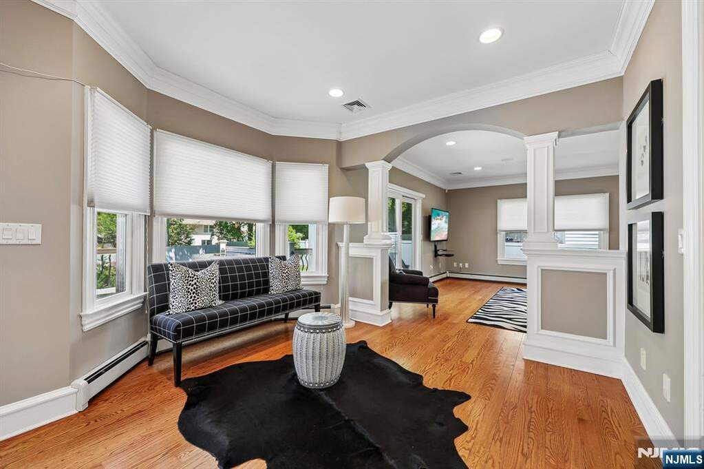 5 Bedroom Single Family Home/House's Image 18