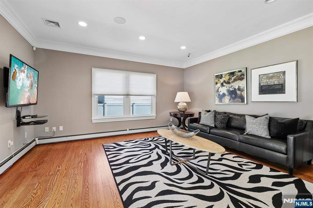 5 Bedroom Single Family Home/House's Image 19