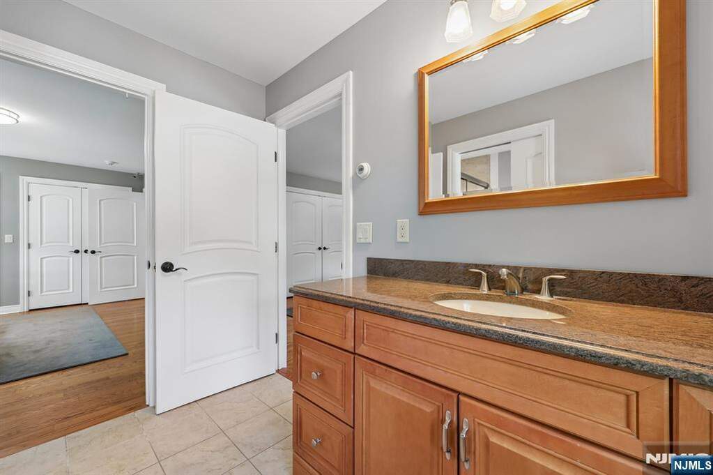 5 Bedroom Single Family Home/House's Image 31