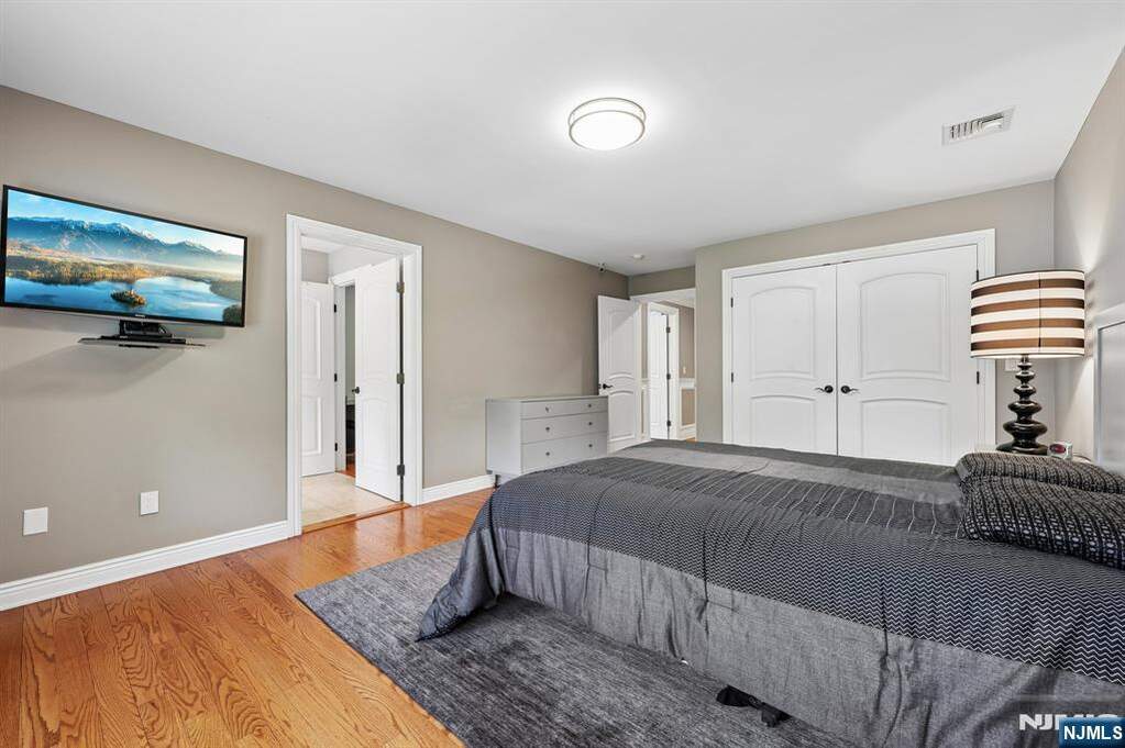 5 Bedroom Single Family Home/House's Image 33