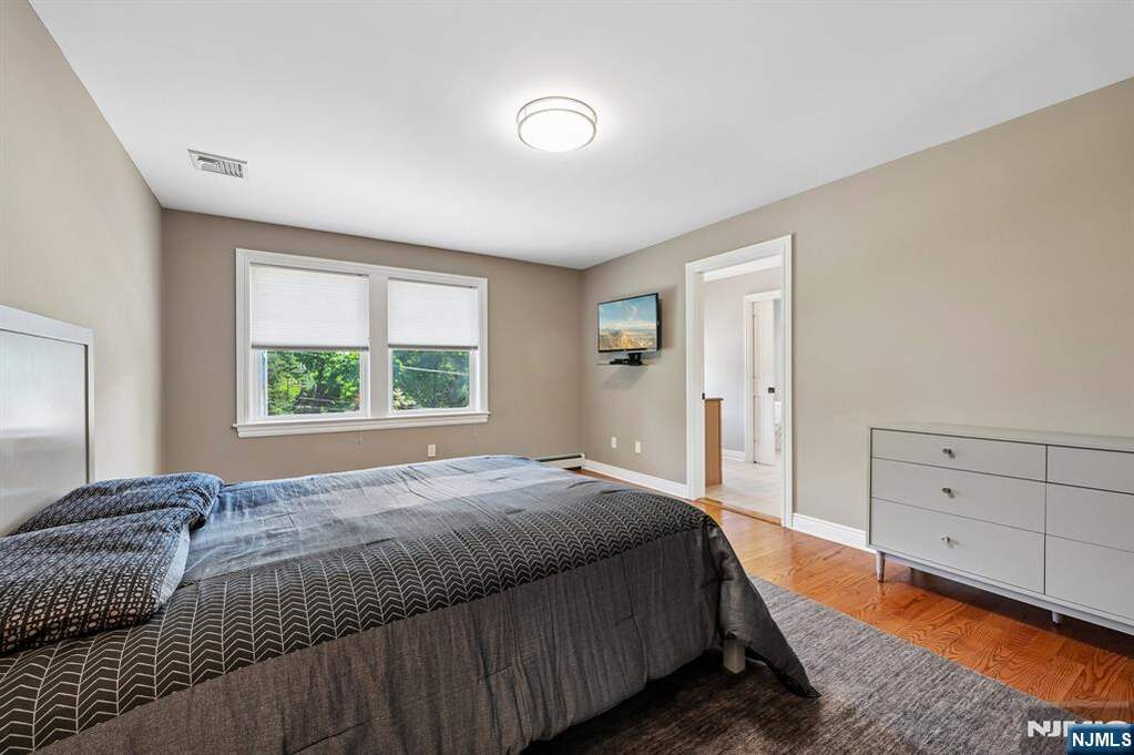 5 Bedroom Single Family Home/House's Image 34