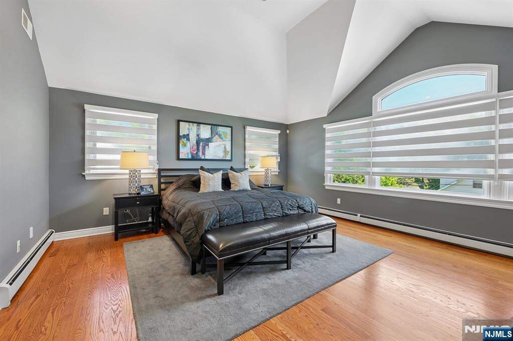 5 Bedroom Single Family Home/House's Image 38