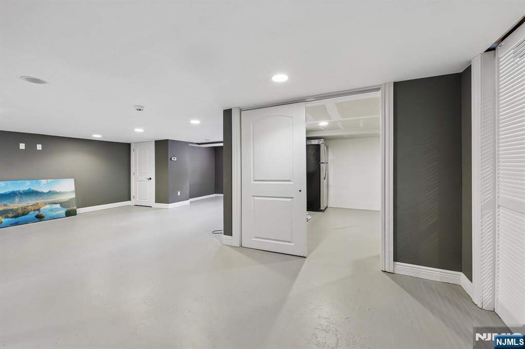 5 Bedroom Single Family Home/House's Image 41