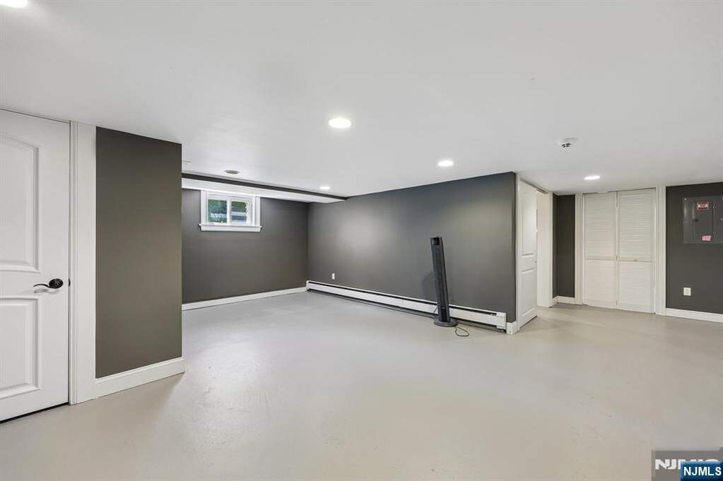 5 Bedroom Single Family Home/House's Image 42