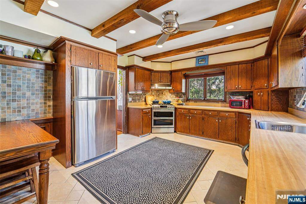 3 Bedroom Single Family Home/House's Image 10