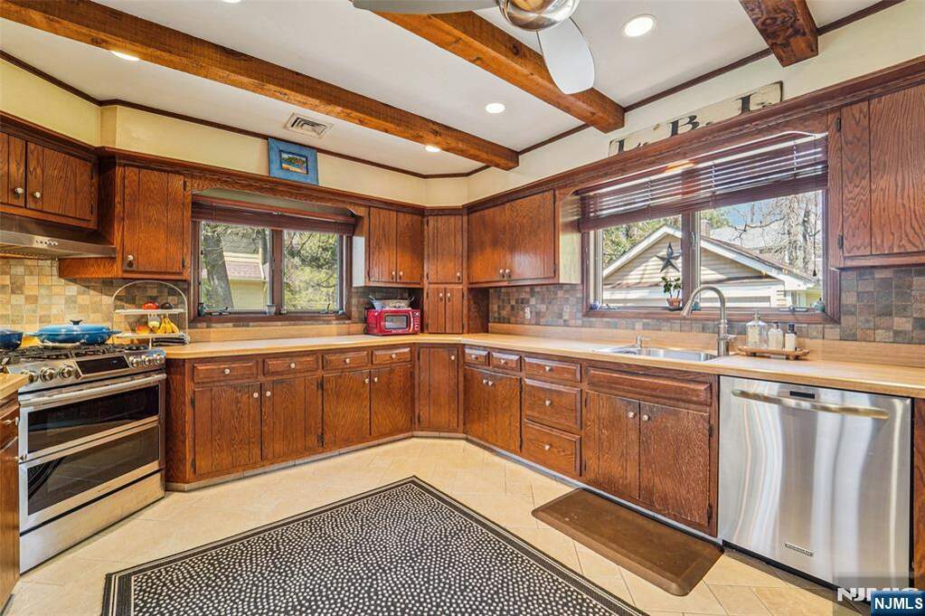 3 Bedroom Single Family Home/House's Image 11