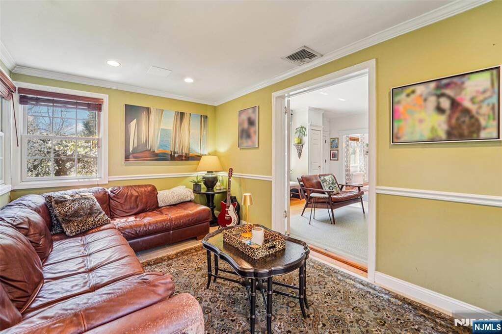 3 Bedroom Single Family Home/House's Image 14