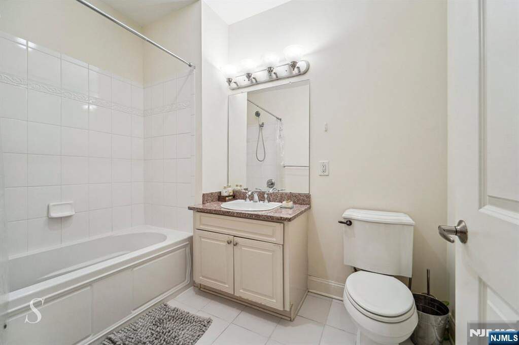 2 Bedroom Apartment/Flat's Image 10