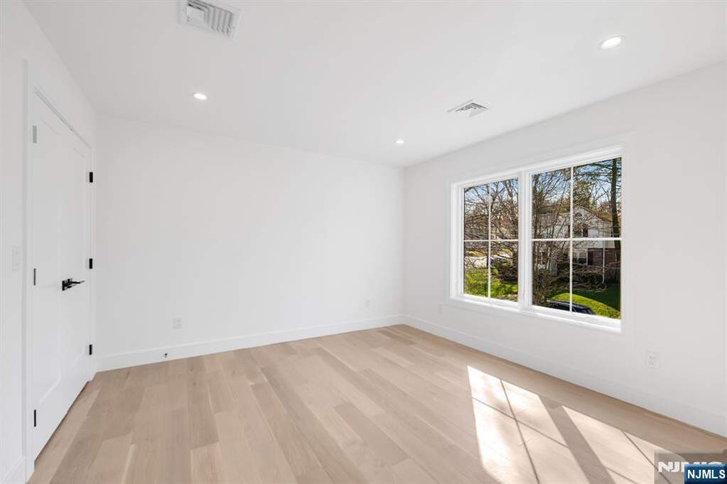 4 Bedroom Single Family Home/House's Image 22