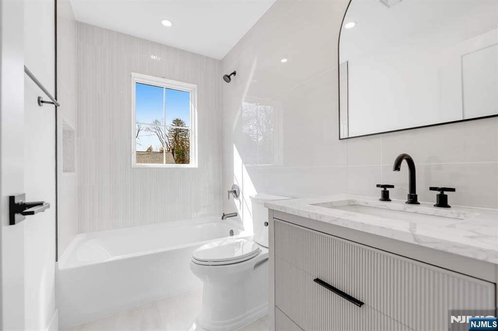 4 Bedroom Single Family Home/House's Image 27