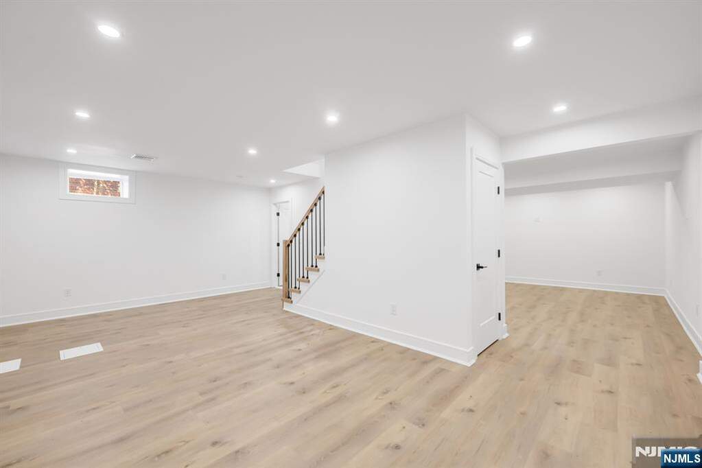4 Bedroom Single Family Home/House's Image 34