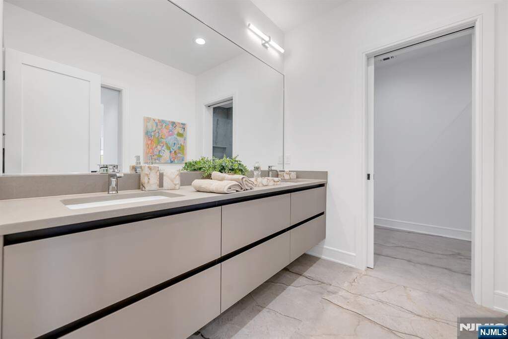 3 Bedroom Villa/Townhouse's Image 30
