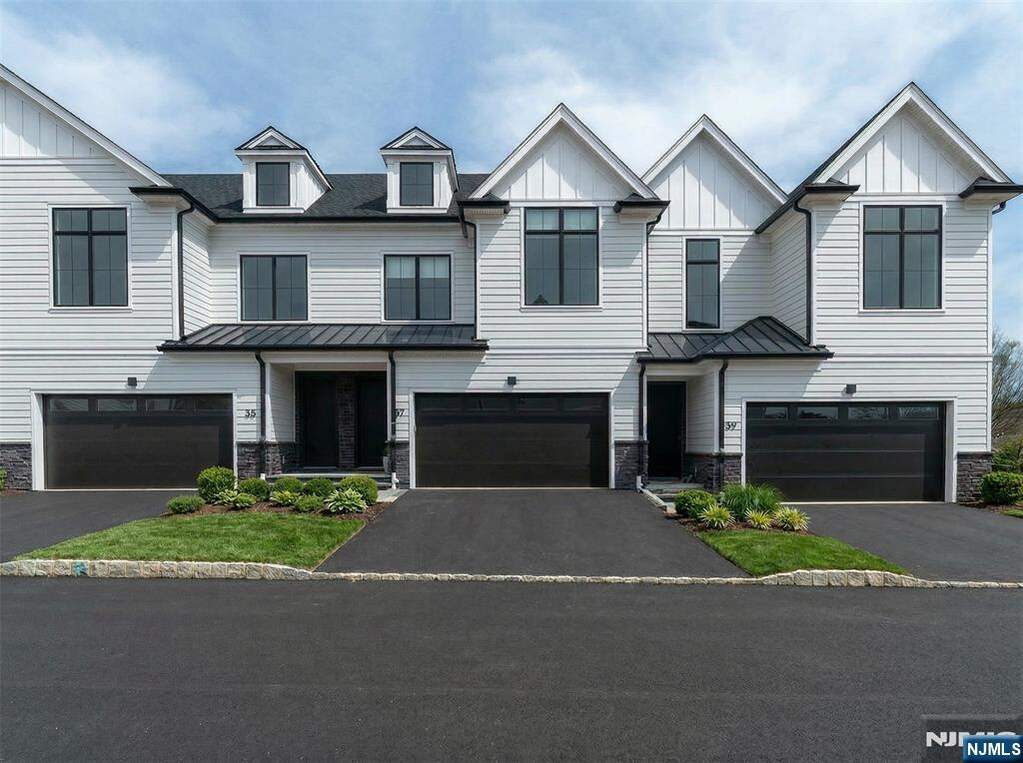 3 Bedroom Villa/Townhouse's Image 43