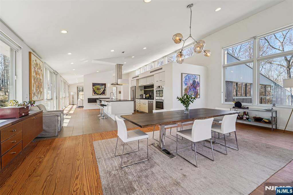 4 Bedroom Single Family Home/House's Image 10