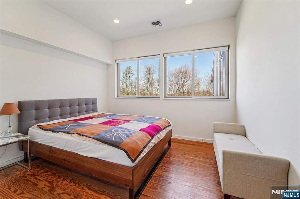 4 Bedroom Single Family Home/House's Image 16