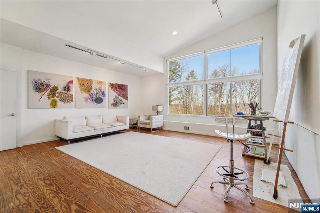 4 Bedroom Single Family Home/House's Image 19