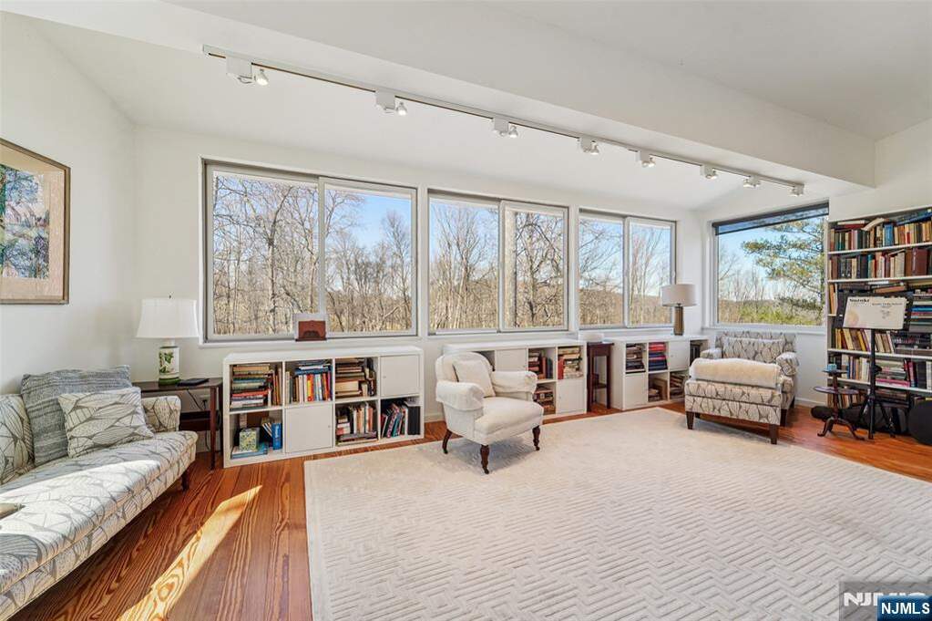 4 Bedroom Single Family Home/House's Image 20