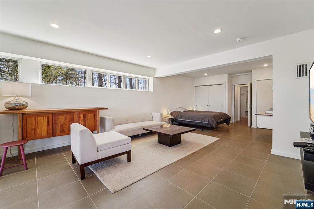 4 Bedroom Single Family Home/House's Image 23