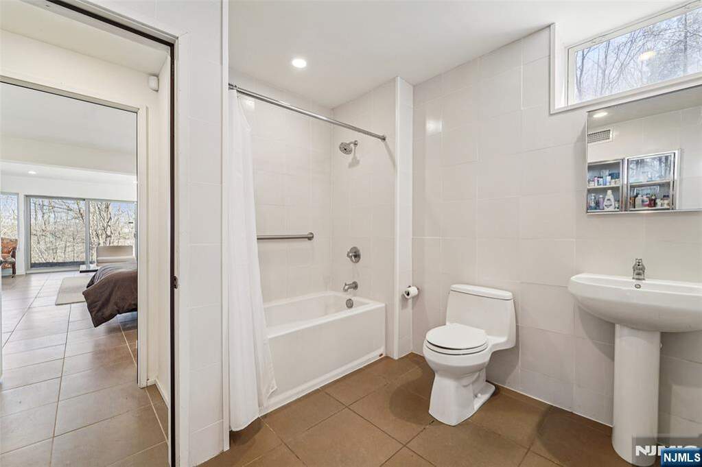 4 Bedroom Single Family Home/House's Image 24