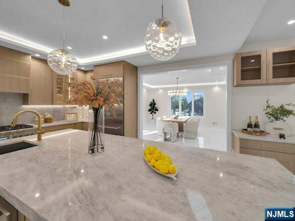 6 Bedroom Single Family Home/House's Image 10