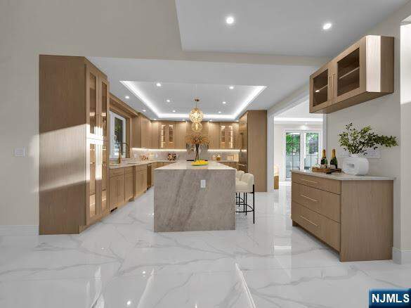 6 Bedroom Single Family Home/House's Image 11