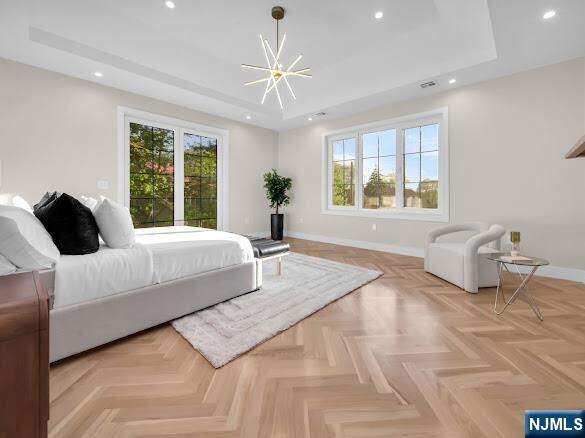 6 Bedroom Single Family Home/House's Image 14