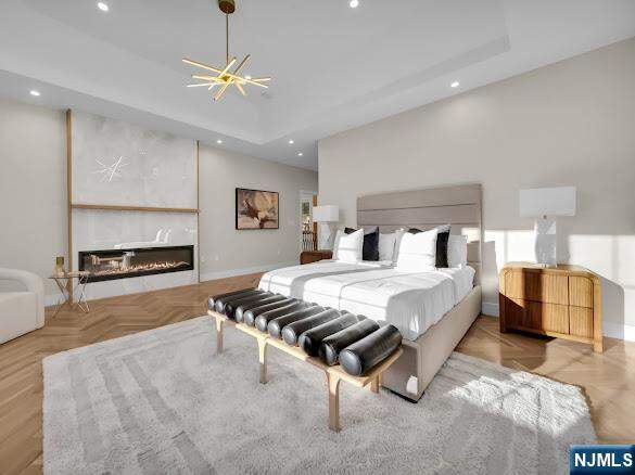 6 Bedroom Single Family Home/House's Image 15