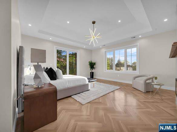 6 Bedroom Single Family Home/House's Image 16