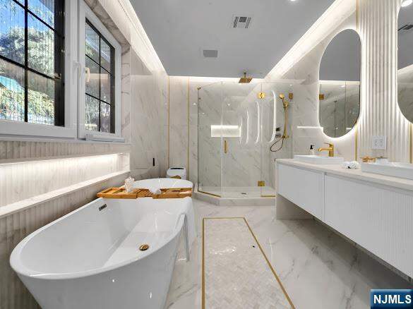 6 Bedroom Single Family Home/House's Image 20