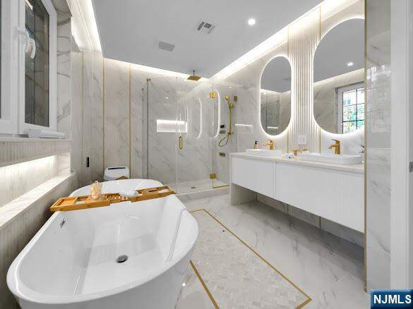 6 Bedroom Single Family Home/House's Image 21