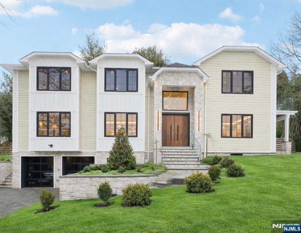 6 Bedroom Single Family Home/House's Image 41