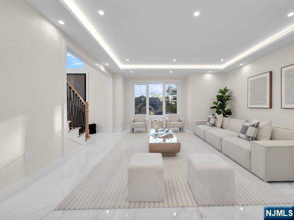 6 Bedroom Single Family Home/House's Image 3