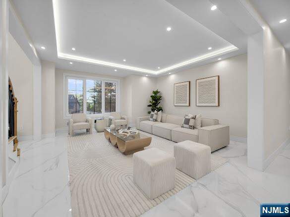 6 Bedroom Single Family Home/House's Image 4